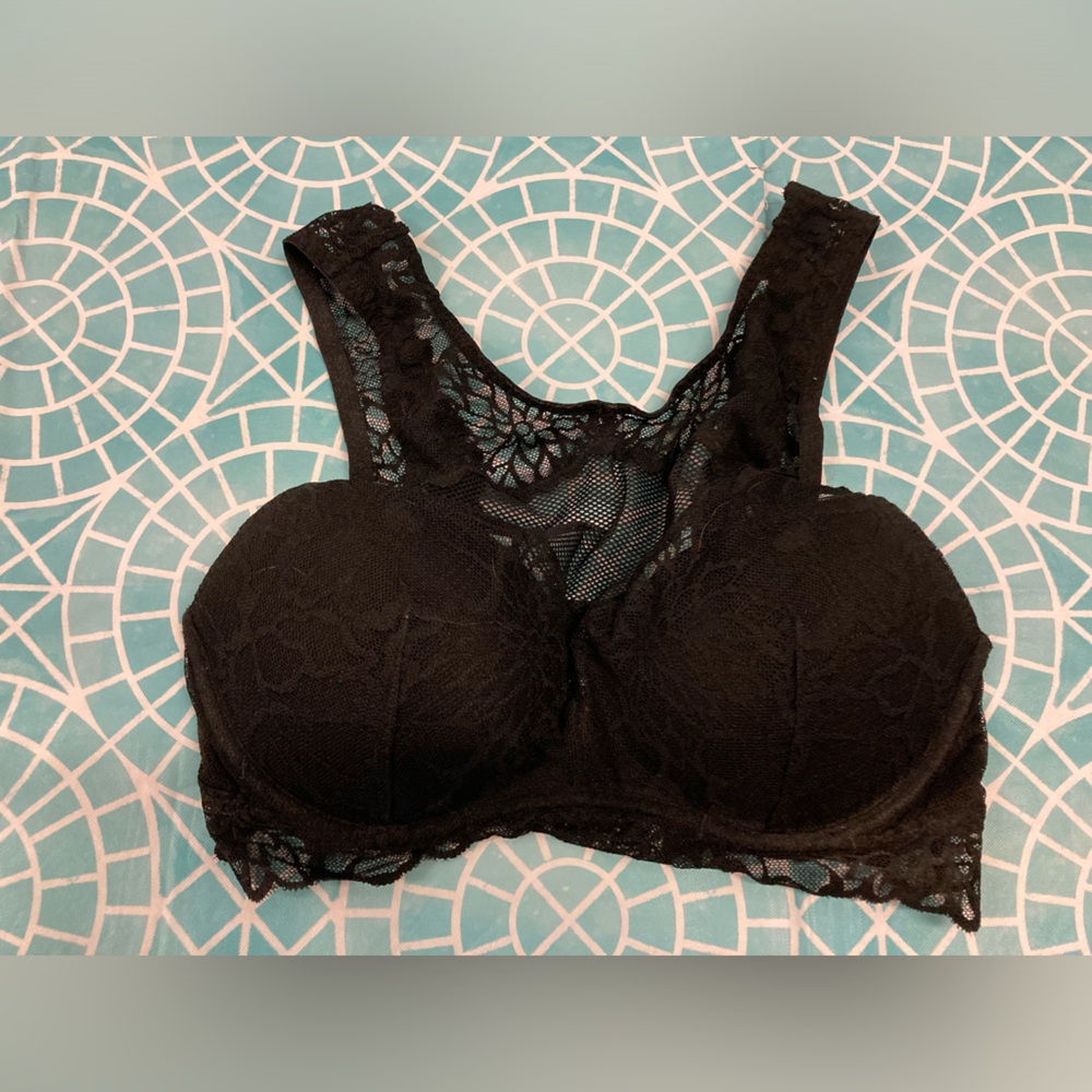 💛TODAY***$15***Victoria’s Secret Pink black lace pull-on bralette.